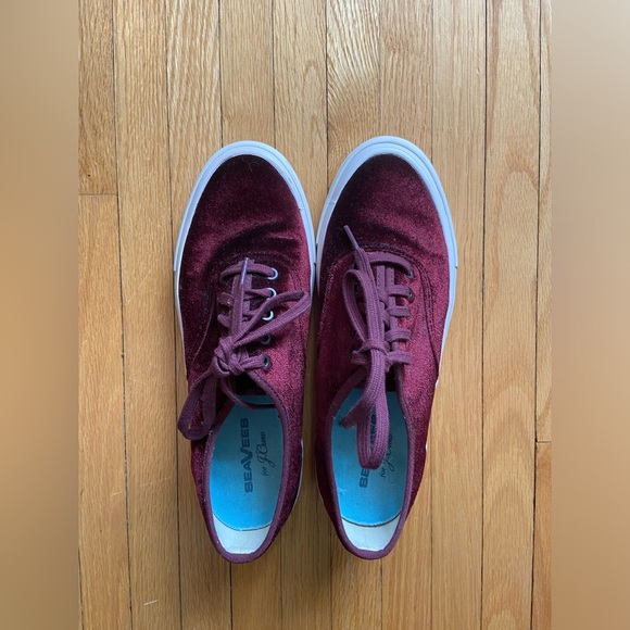 SeaVees for J. Crew velvet Legend Sneaker in burgundy, size 9 - Picture 2 of 7
